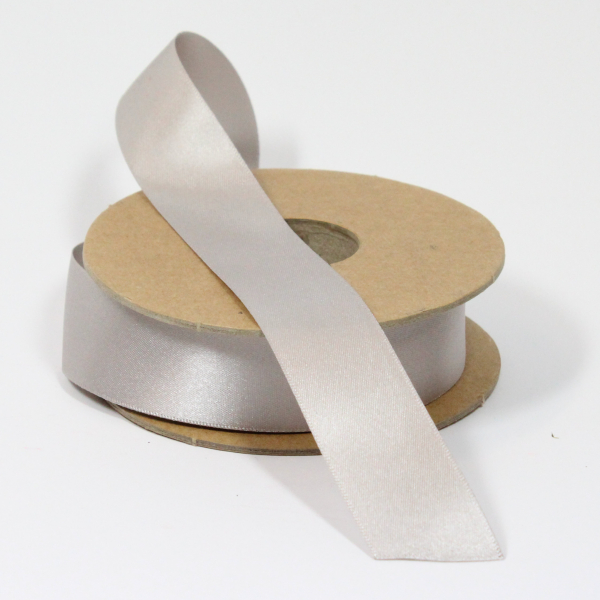 satinband-silber-25mm-rolle-mit-15-meter