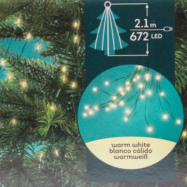 led-baumbeleuchtung-punkte-an-gruenen-draehten-672-lichter-farbton-warm-weiss